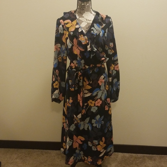 Who What Wear Dresses & Skirts - Uhhhhmmmaaazing Wrap Dress♡